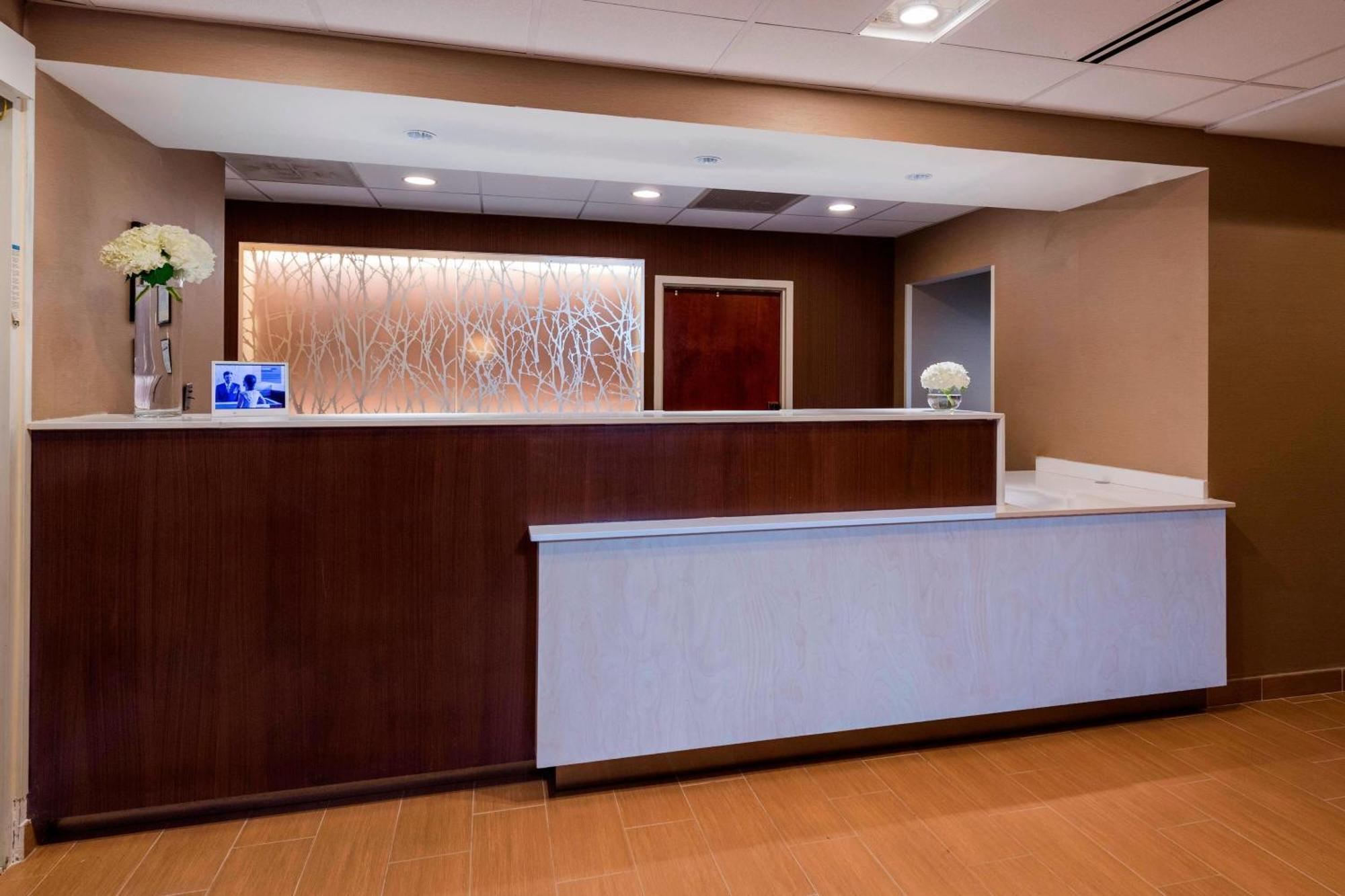 Fairfield Inn & Suites By Marriott Atlanta Buckhead Exterior photo
